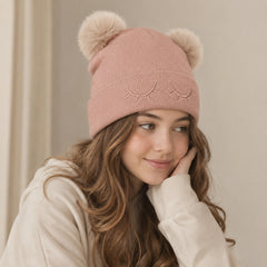 Meisjes roze muts met two zacht imitatiebont pompons