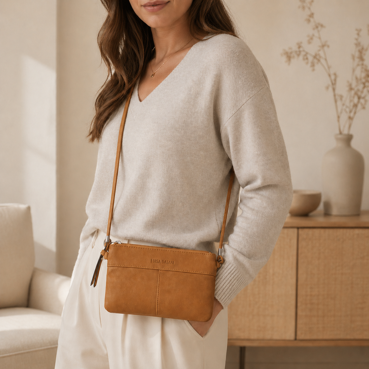 Compact camel leather shoulder bag with zipper