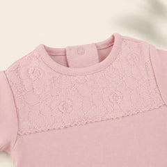 Roze lange mouwen baby romper met snap buttons lace front