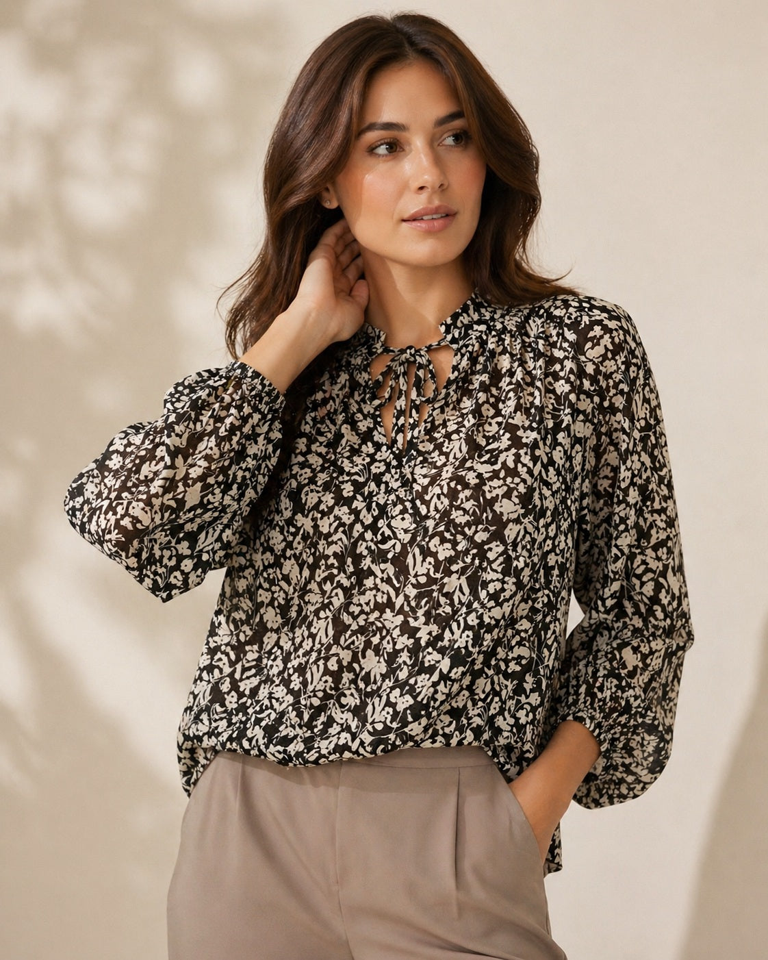 Dames zwart floral strik tie neck blouse