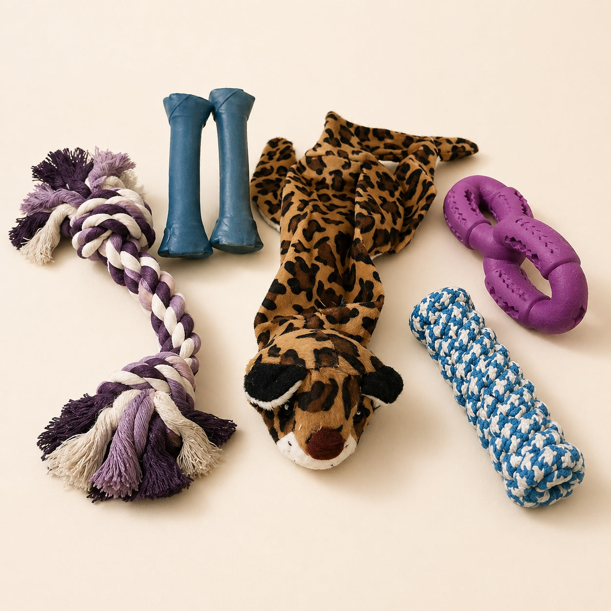 Kleurrijke hond speelgoed set met pluche squeaker rubber bones