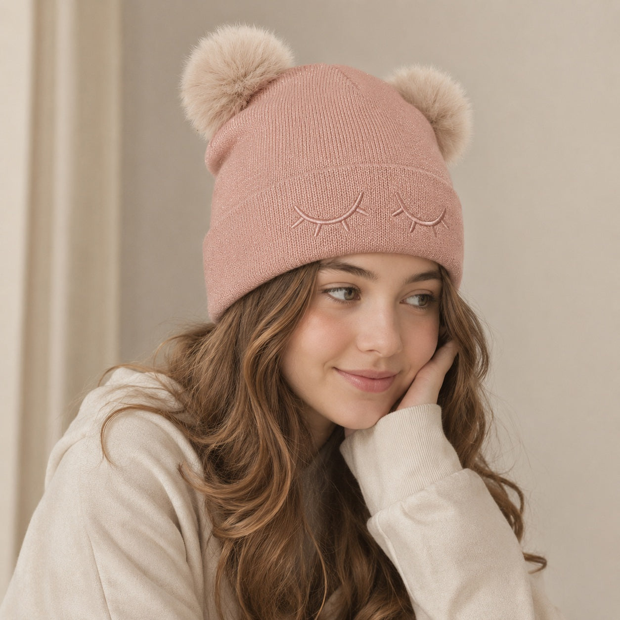 Meisjes roze muts met two zacht imitatiebont pompons