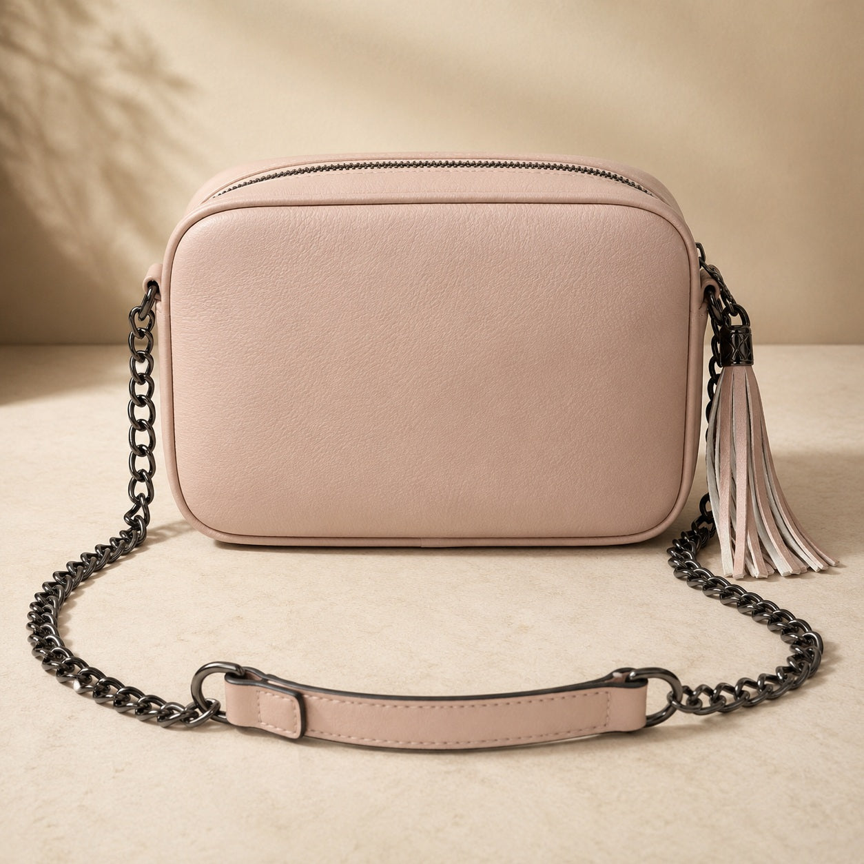 Compact old pink shoulder bag with compartments and zip pocket