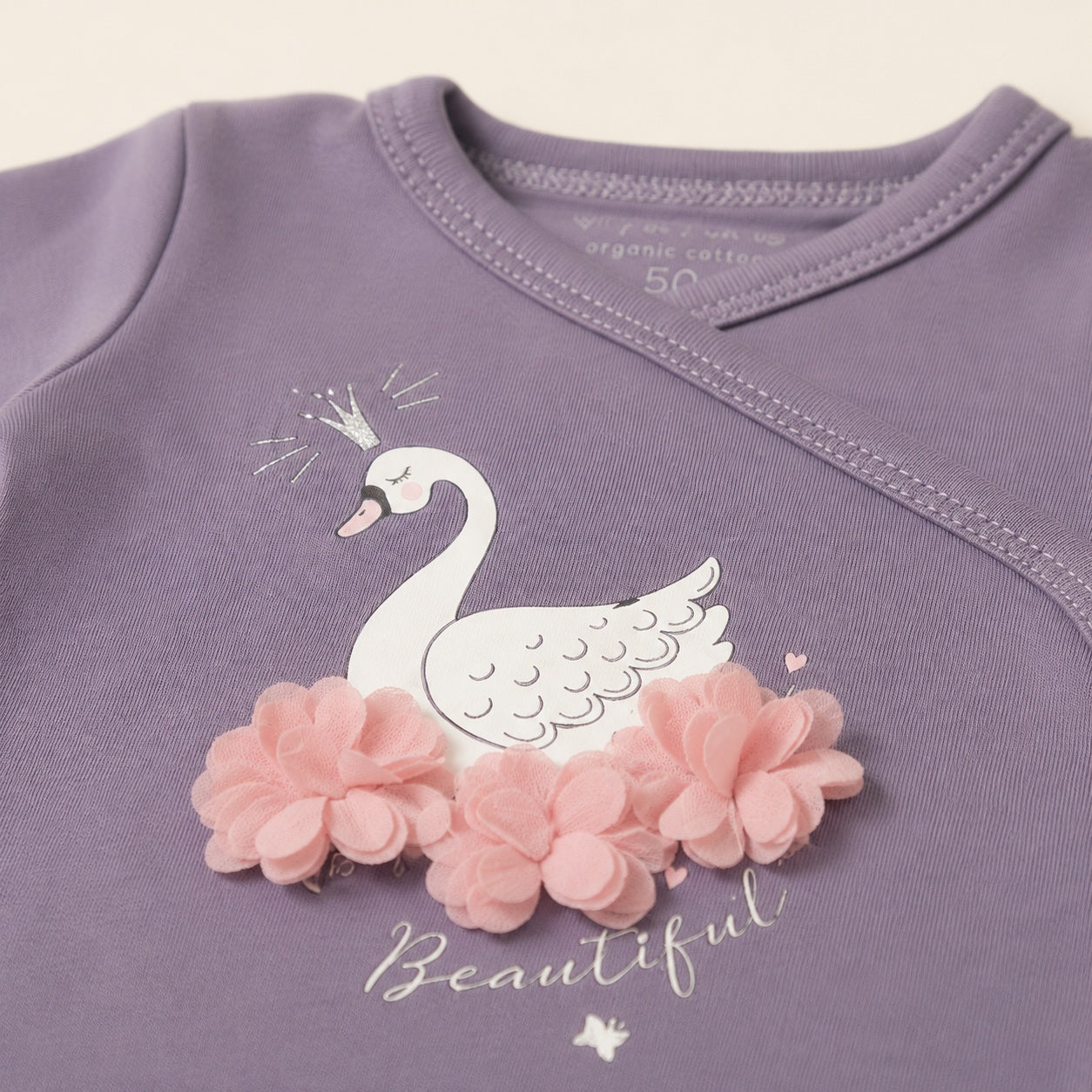 Biologisch katoen baby romper met zwaan roze bloem details