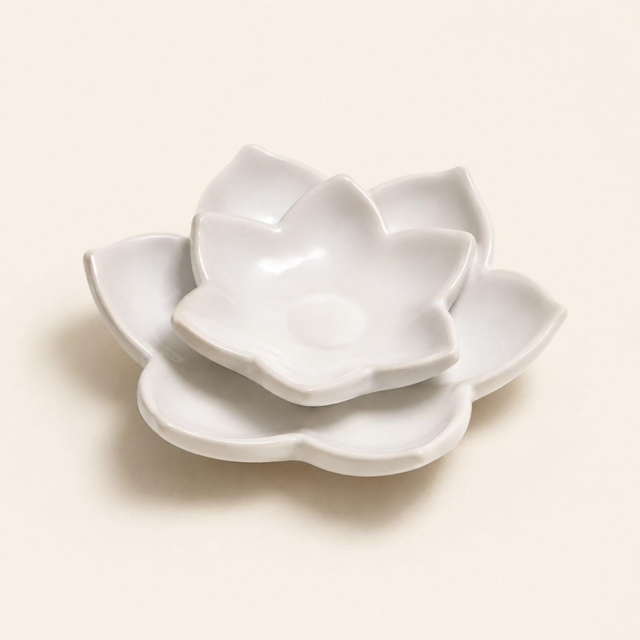 Ceramic flower candle holder in glossy white finish