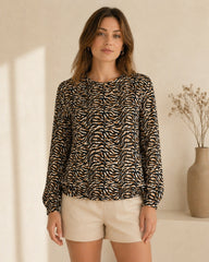 Women’s patterned top for casual everyday outfits