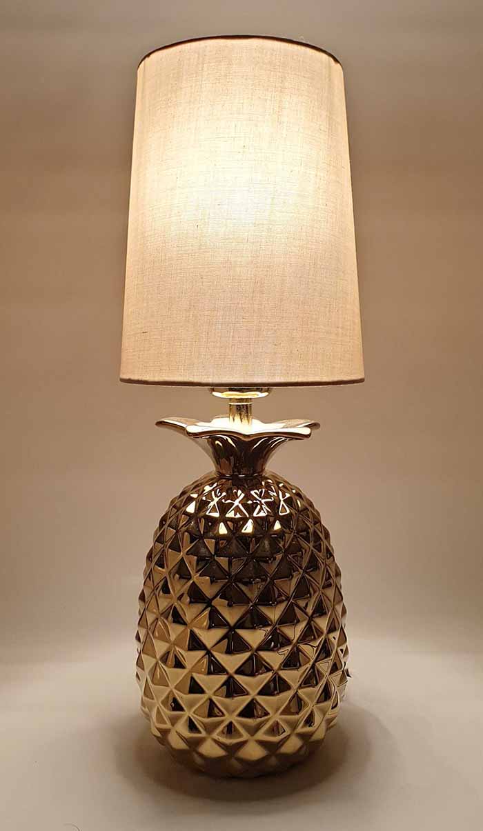 Verlichting-Tafellamp-Table-lamp-Lighting-Goud-Gold-Ananas-Pineapple-White-shade-witte-lampenkap
